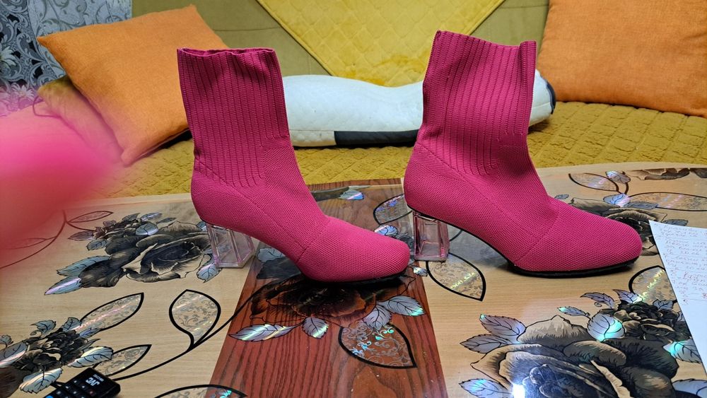 Дамски боти тип чорап.