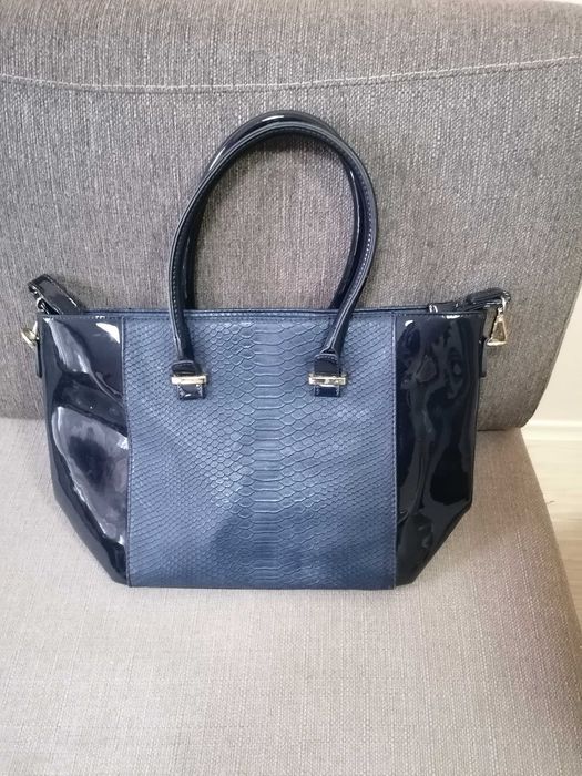 Синя, средно-голяма чанта