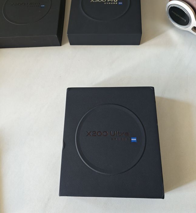 Vând Vivo X200 ULTRA 16GB si 1TB