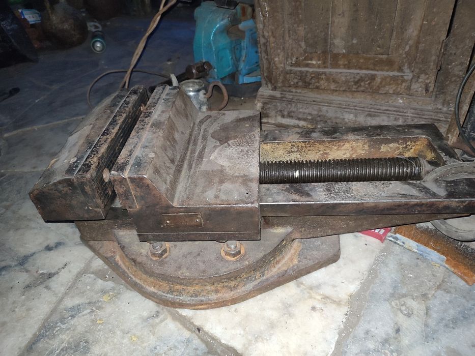 Баллон тиски всячина