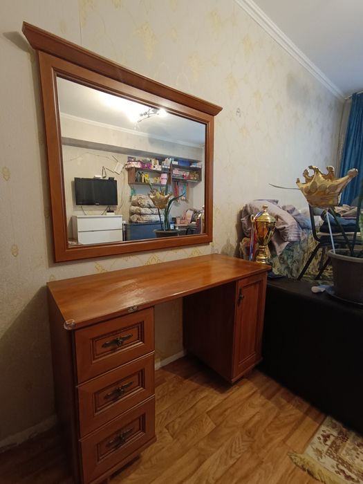 Продам спальный гарнитур