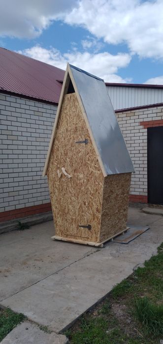 Уличный туалет теремок