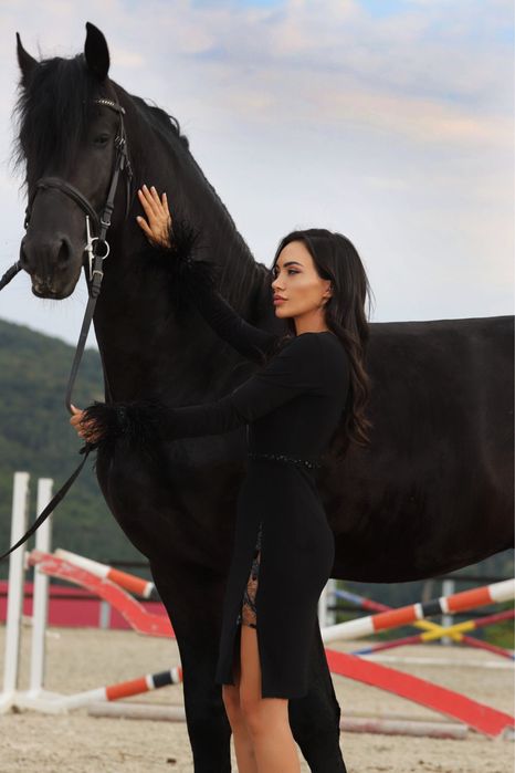 Avin Черна рокля Avin Авин