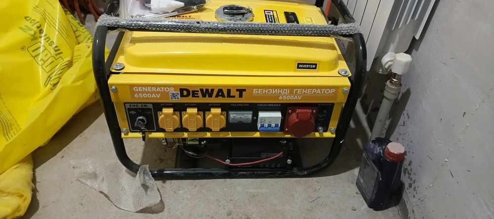 Генератор Dewalt