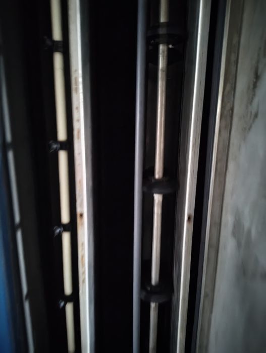 Vînd mașină spălat geamuri termopan  sticla 3200  euro negociabil