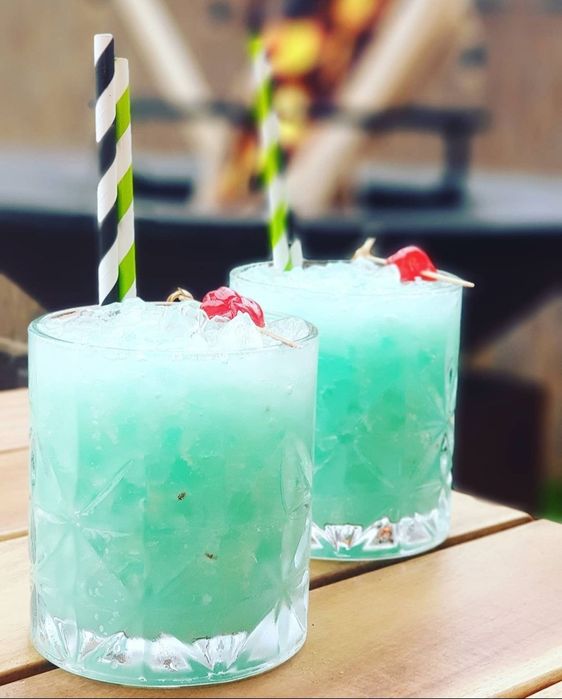 Bar mobil,barman– cocktailuri și shoturi pentru nunți și petreceri.