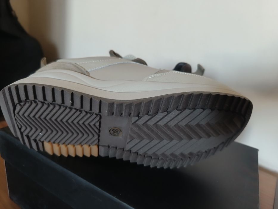 Новые кроссовки на девочку р36