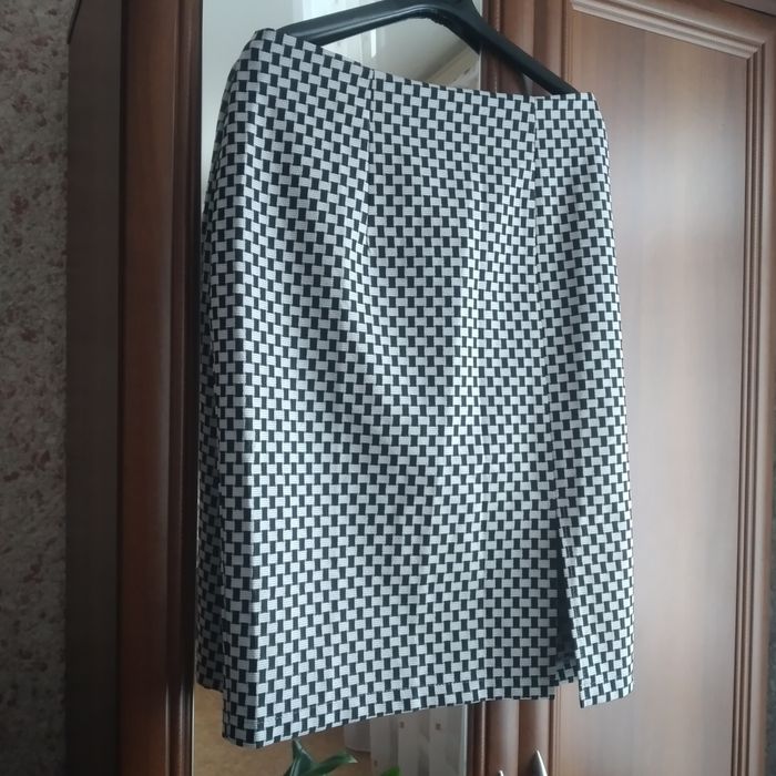 Продам костюм (жакет, юбка)