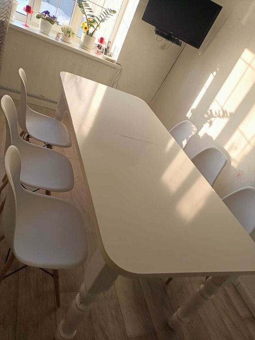 Продам кухонный стол со стульями