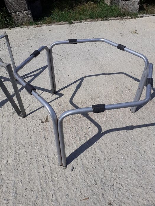 Стойки за неръждаем съд за вино.