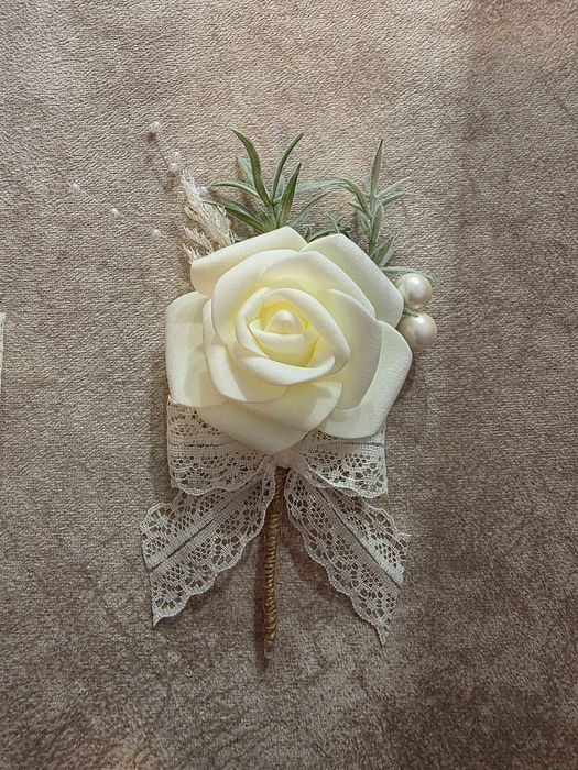 Сватбени бутониери и гривни