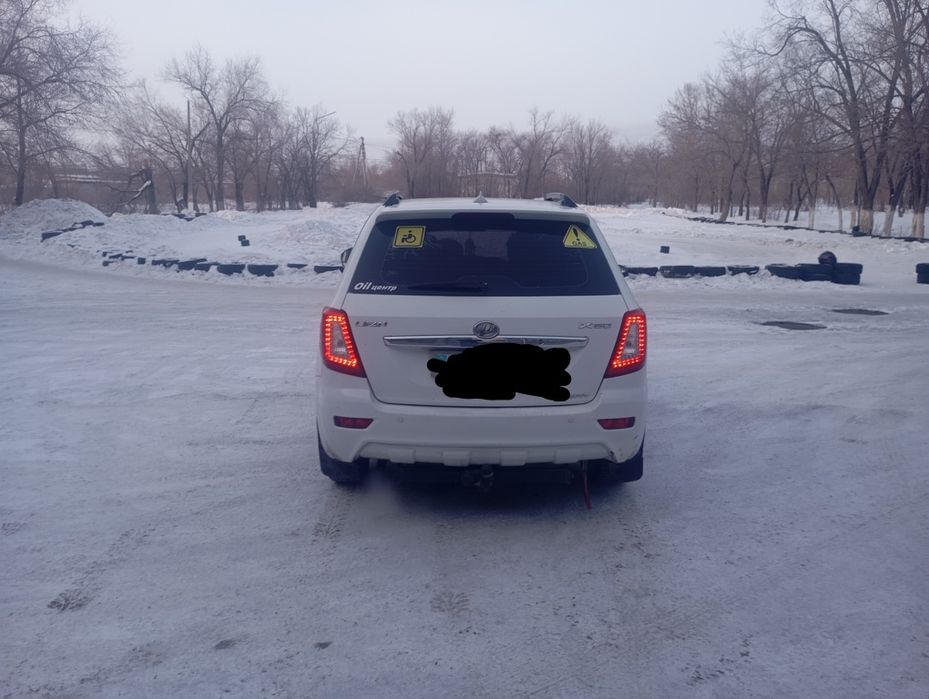 Продам машину  Лифан Х60 год2014
