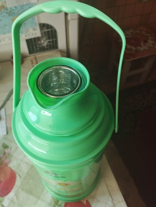 Термос. 3,2 литра. Новый.