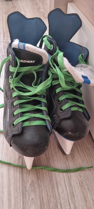 Продам хоккейные коньки