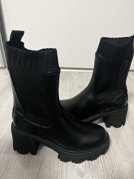 Ghete de damă cu toc gros