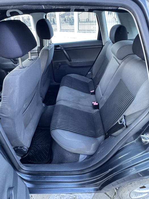 Vând Volkswagen Polo