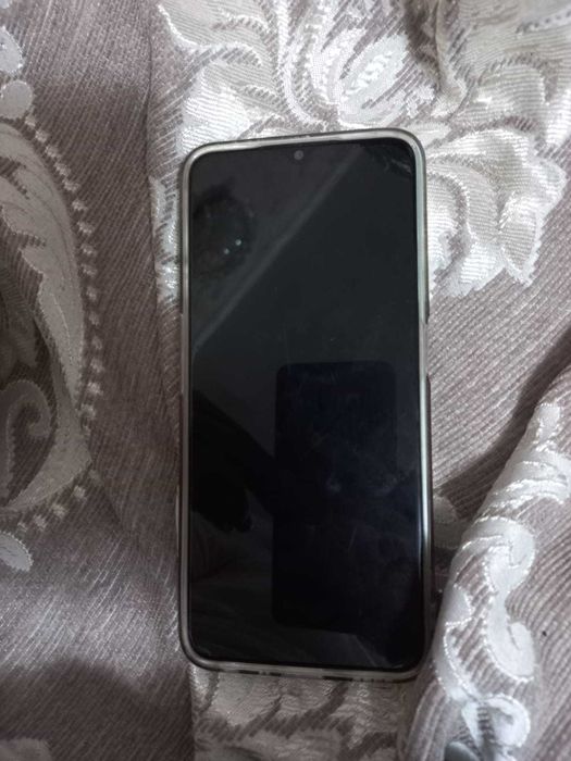 Телефон Realme C35