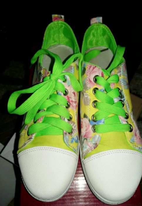 Яркие макасины