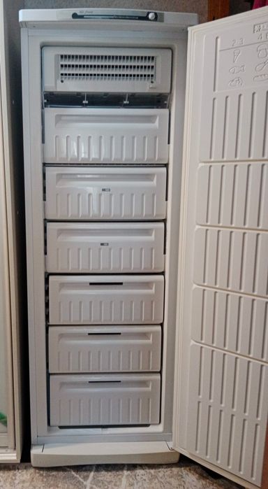 Продам морозильник INDESIT