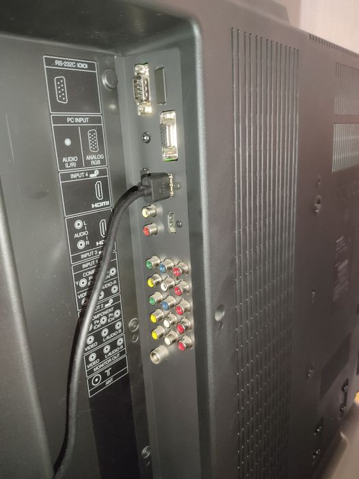 Телевизор Sharp 37 диагональ (94см) + TV приставка Mi Box 4K в идеале