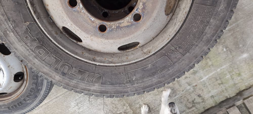 Anvelope mercedes vario 205 75 17,5  cu uzura foarte mica