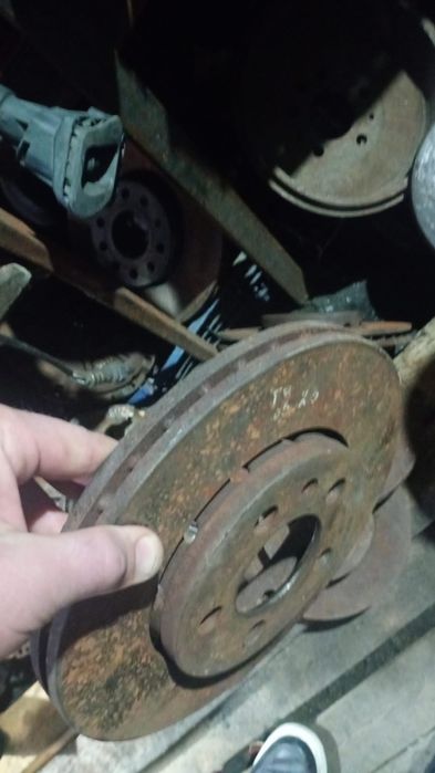 Передний диск с суппортом  гольф 4