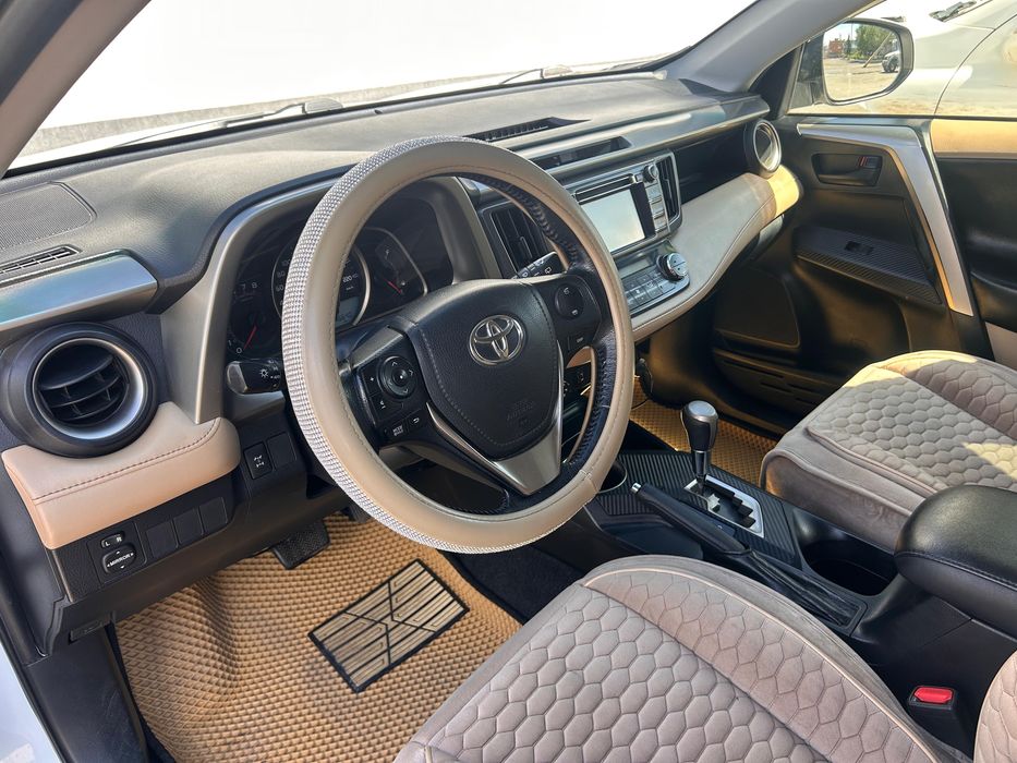 Продам Toyota Rav4 2013