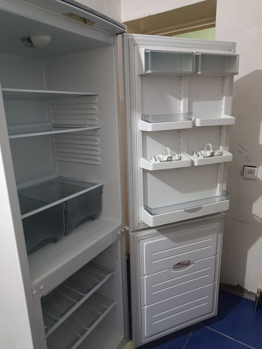 Продам двухкамерный холодильник Атлант