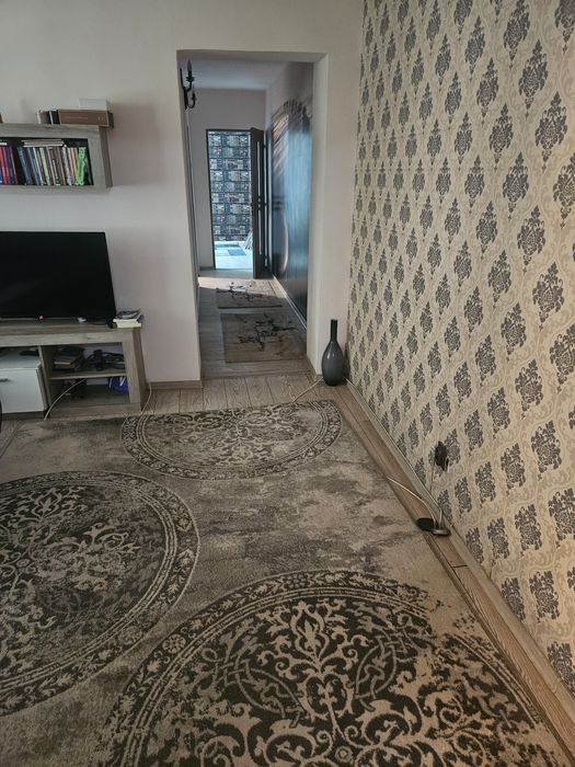 Vând apartament 4 camere