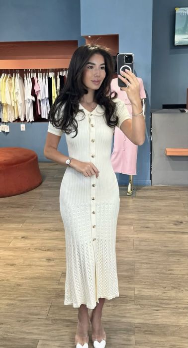 Платье бежевое трикотаж