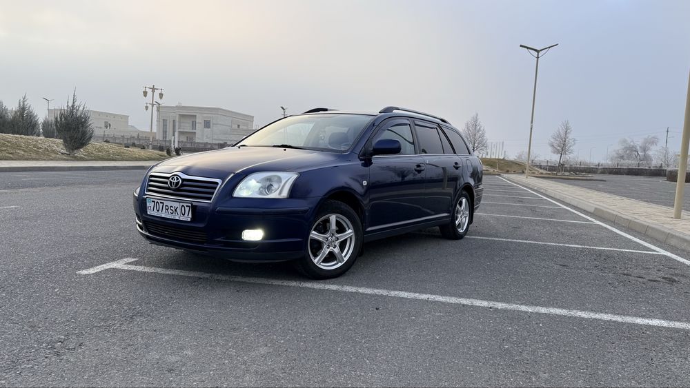 Toyota avensis 2003г