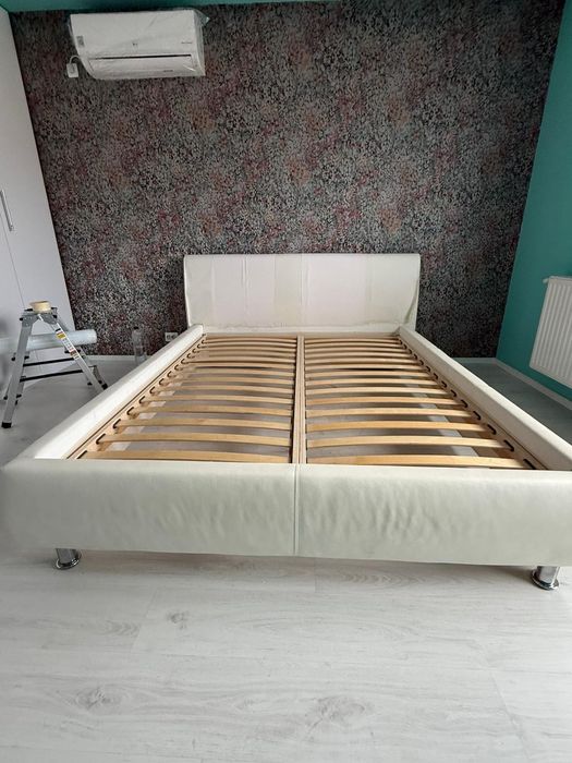 Vand pat cu tot cu saltea!