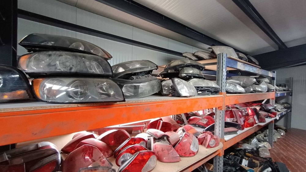 Употребявани Стопове, фарове, огледала