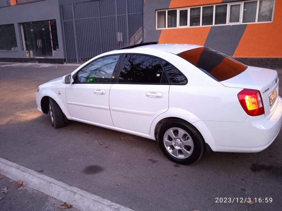 Moshina sotiladi. Kraskasi tozza. Ota tiniq xolatda. Balonlari yangi.