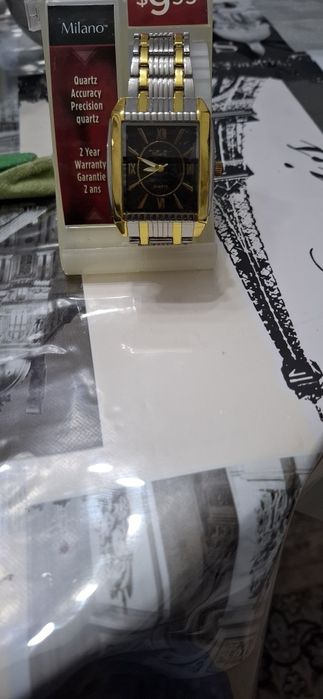 Продам женские часы.