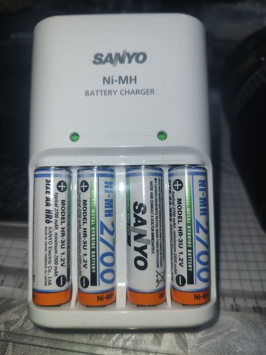 Aparat foto dslr Nikon D5200  kit complet.