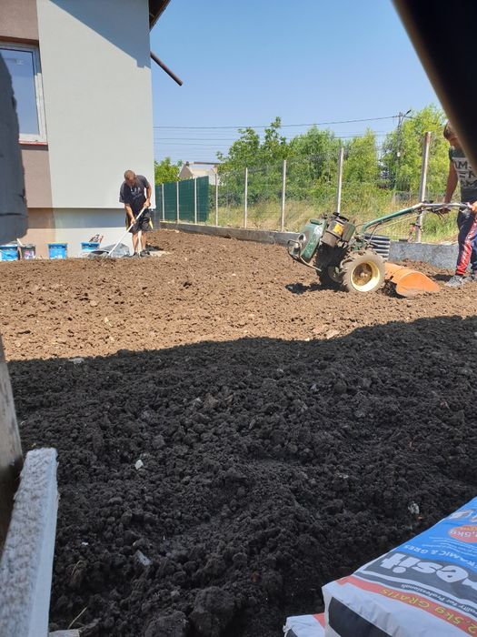 Nivelare indreptare Teren Bobcat Miniexcavator Compactor