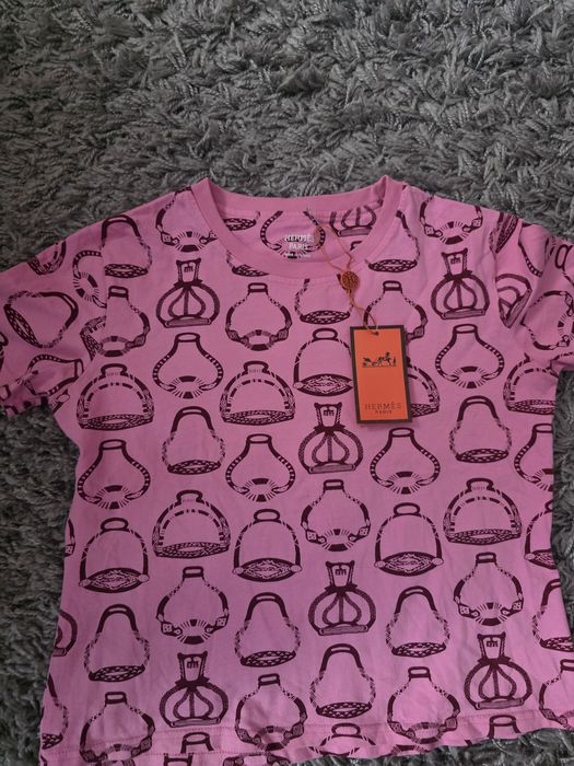 Уникалната чисто нова Маркова тениска С размер