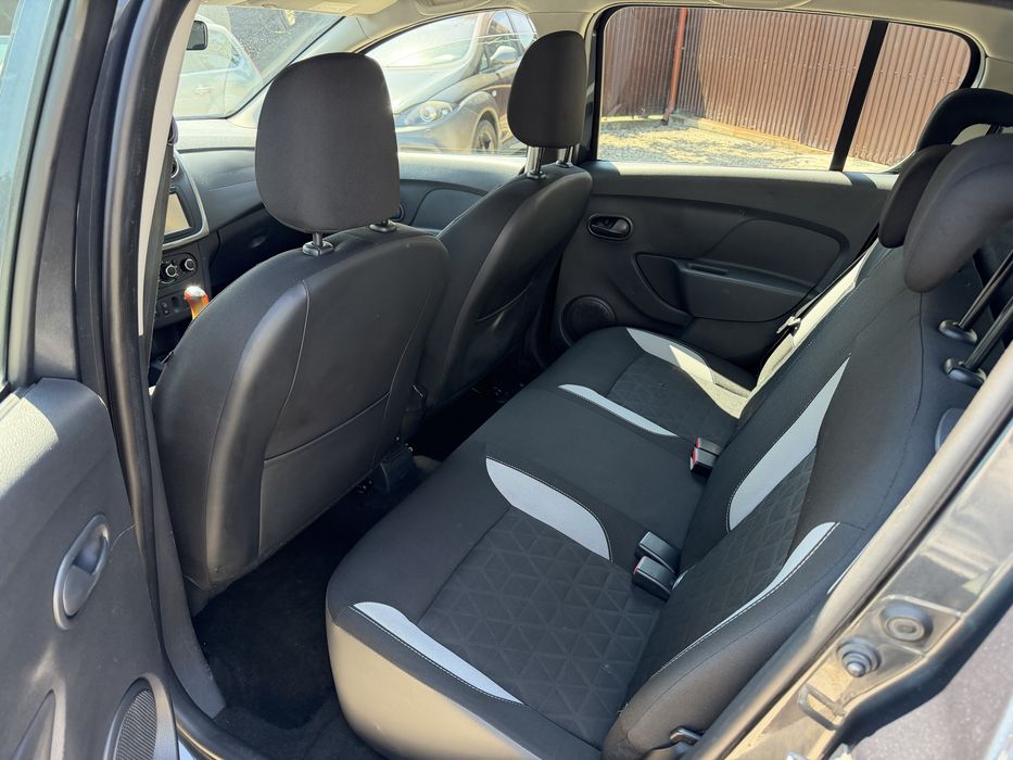 Dacia Sandero Stepway - An 2016 - Motor 0.9 TCe - 90cp - Navigatie - Aer Conditionat -