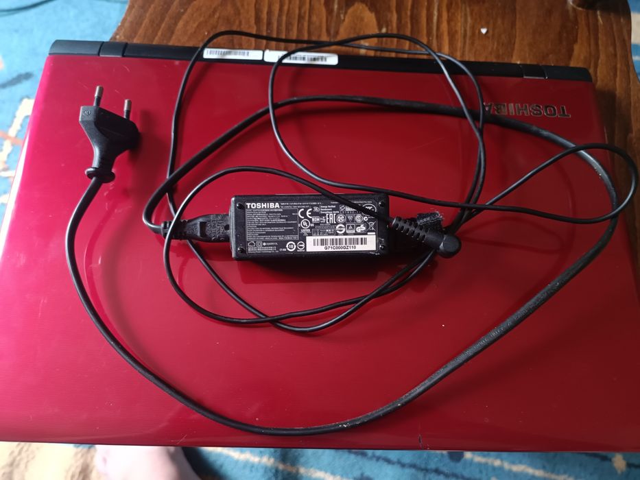 Laptop Toshiba cu incarcator