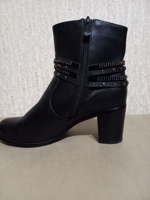 Продам женскую обувь