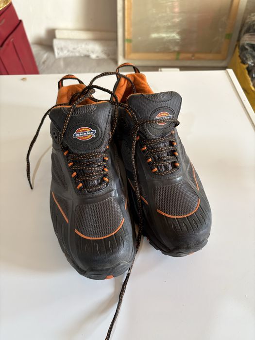 Кроссовки с защитой, спец обувь