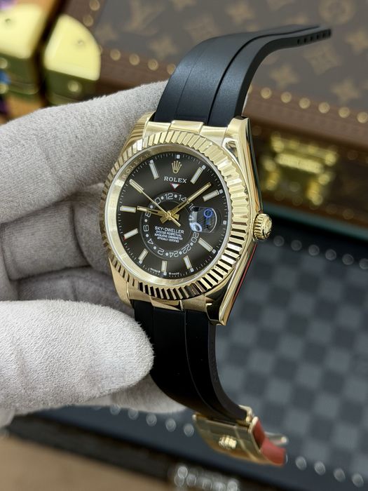 Rolex Sky-Dweller Rubber Gold 18k