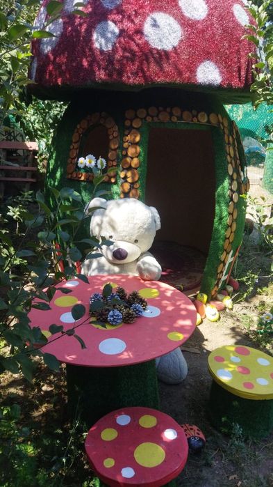 Детский домик грибок