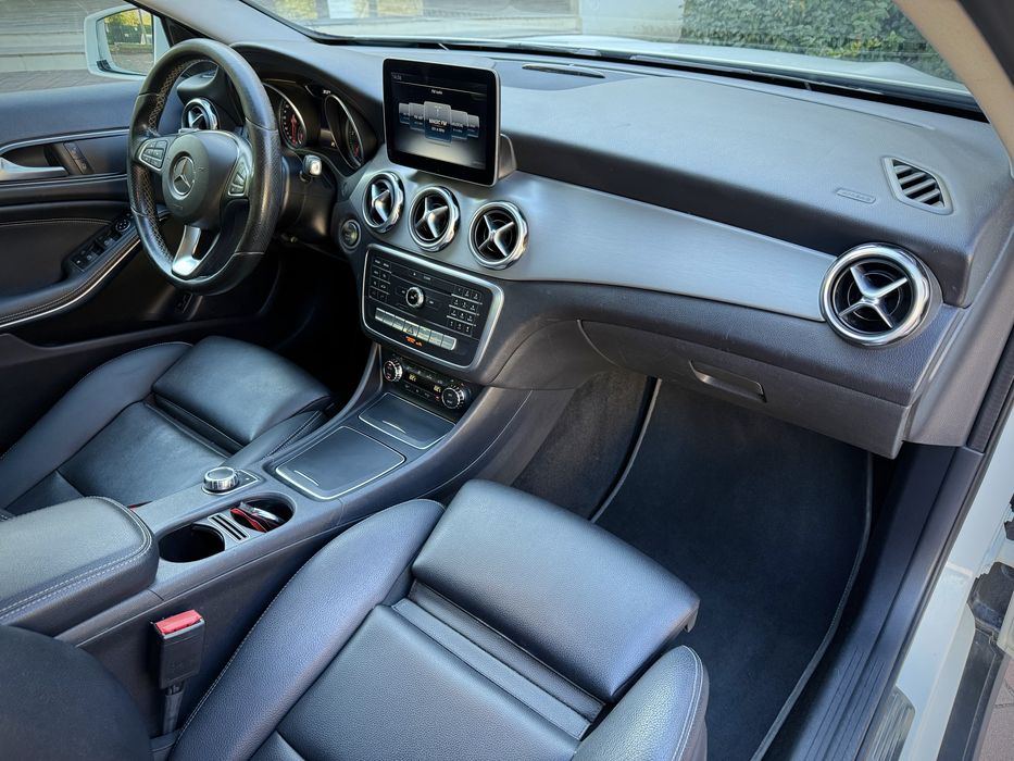 Mercedes Benz GLA 200d Facelift!!Apple Carplay!P.J Garantie 12 Luni!