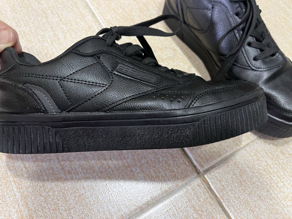 Продаются кроссовки 37 размер