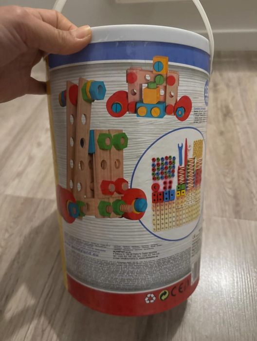 Cuburi construit lemn