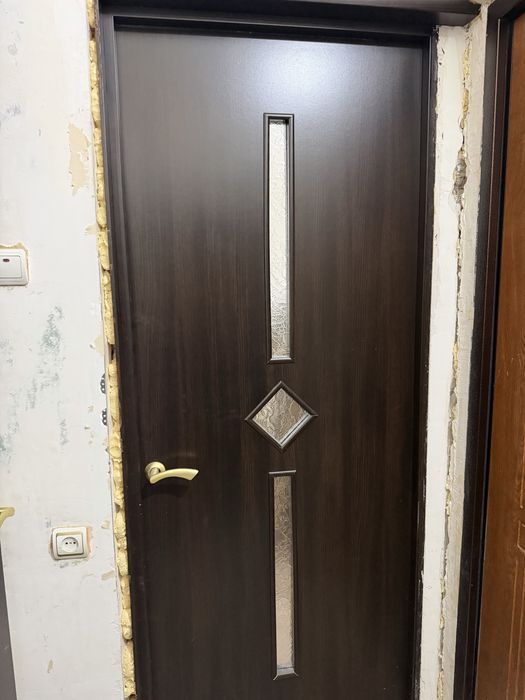 Продам двери Б/У цельные