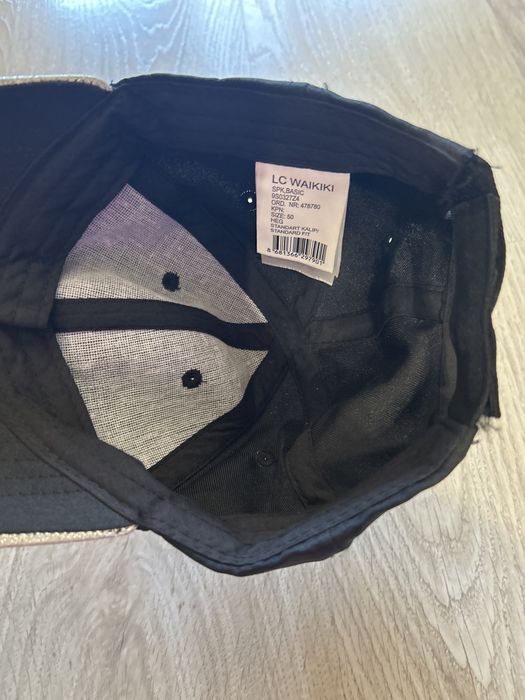 Детска шапка с козирка