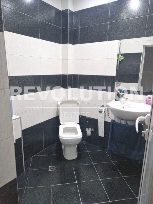 Дава се под наем Тристаен апартамент в Варна, Център - 100 кв.м за 650 € - Снимка #8